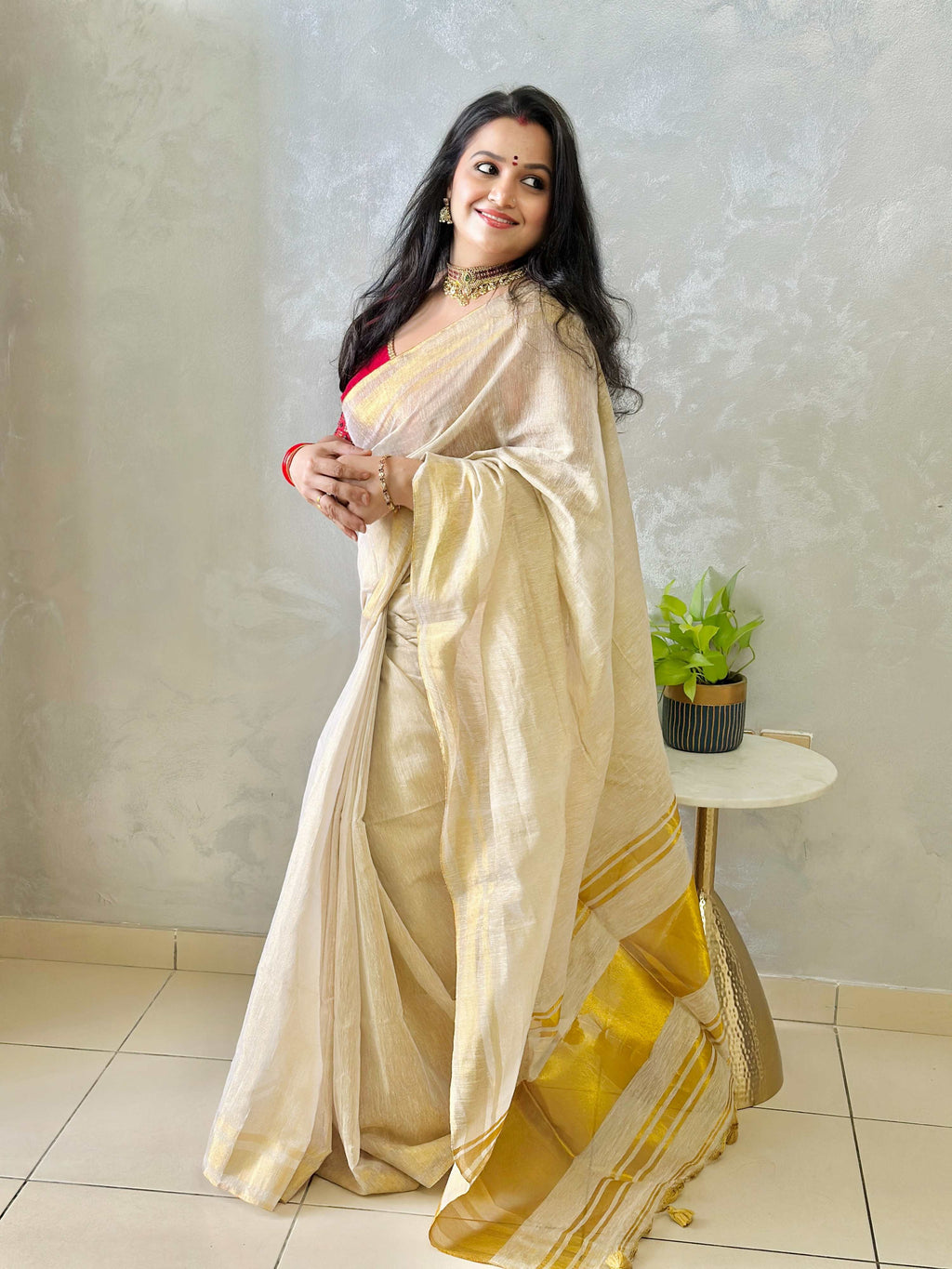 Kerala Kasavu Saree – Tissue Linen Weave