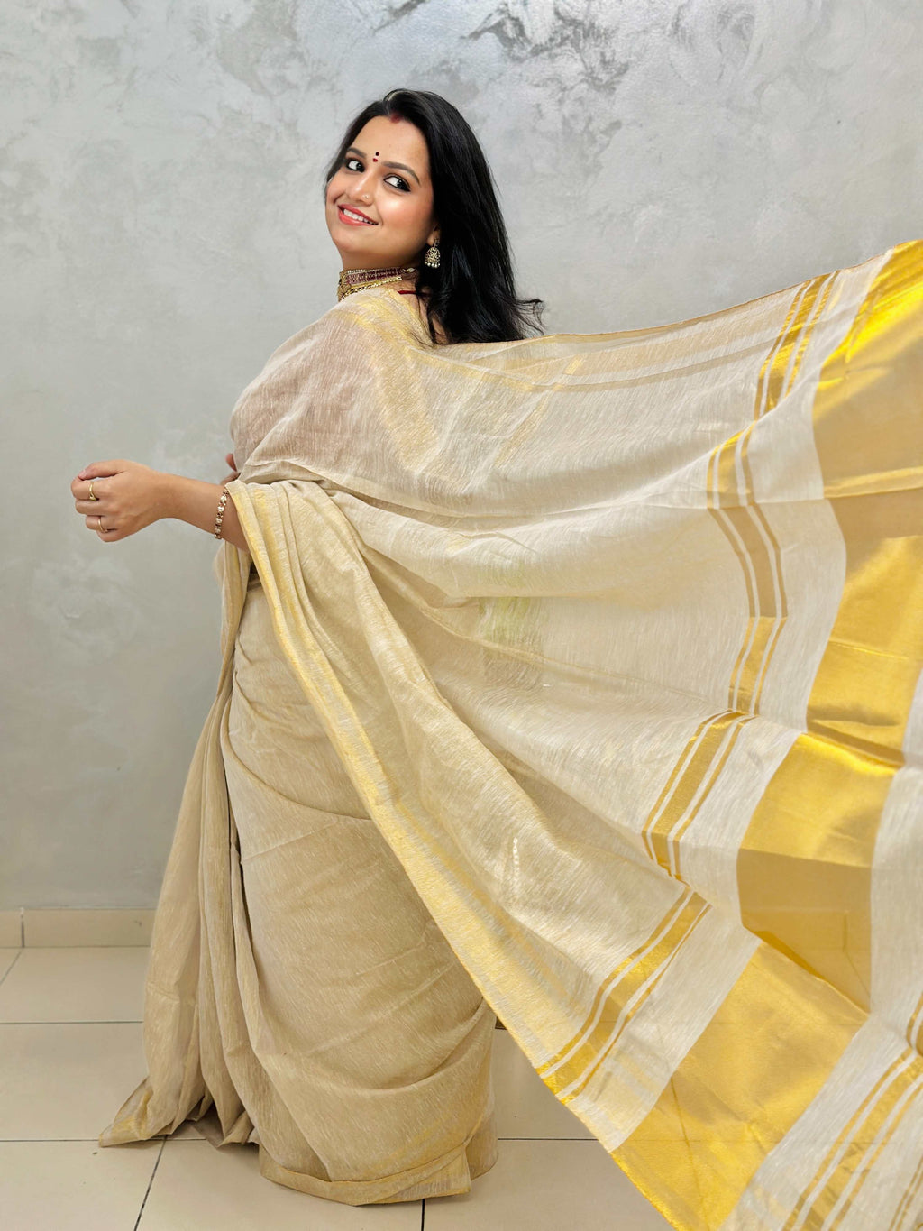Kerala Kasavu Saree – Tissue Linen Weave