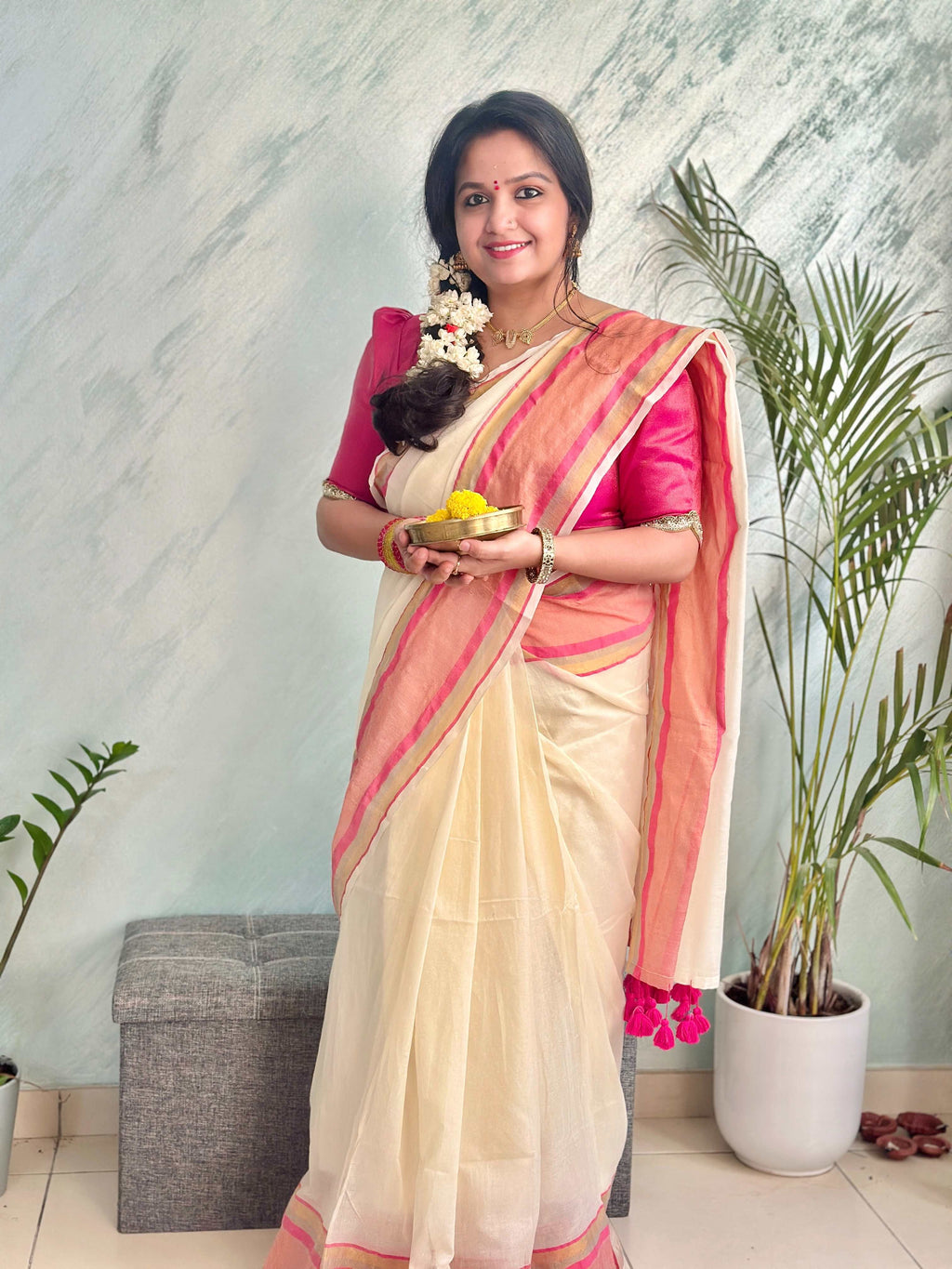 Off-White Mul Cotton Saree with medium sized pink and gold kanchi style border.